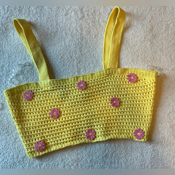 Rue21 Tops - NWT Knit crop top, yellow with pink flowers. Rue 21, size small